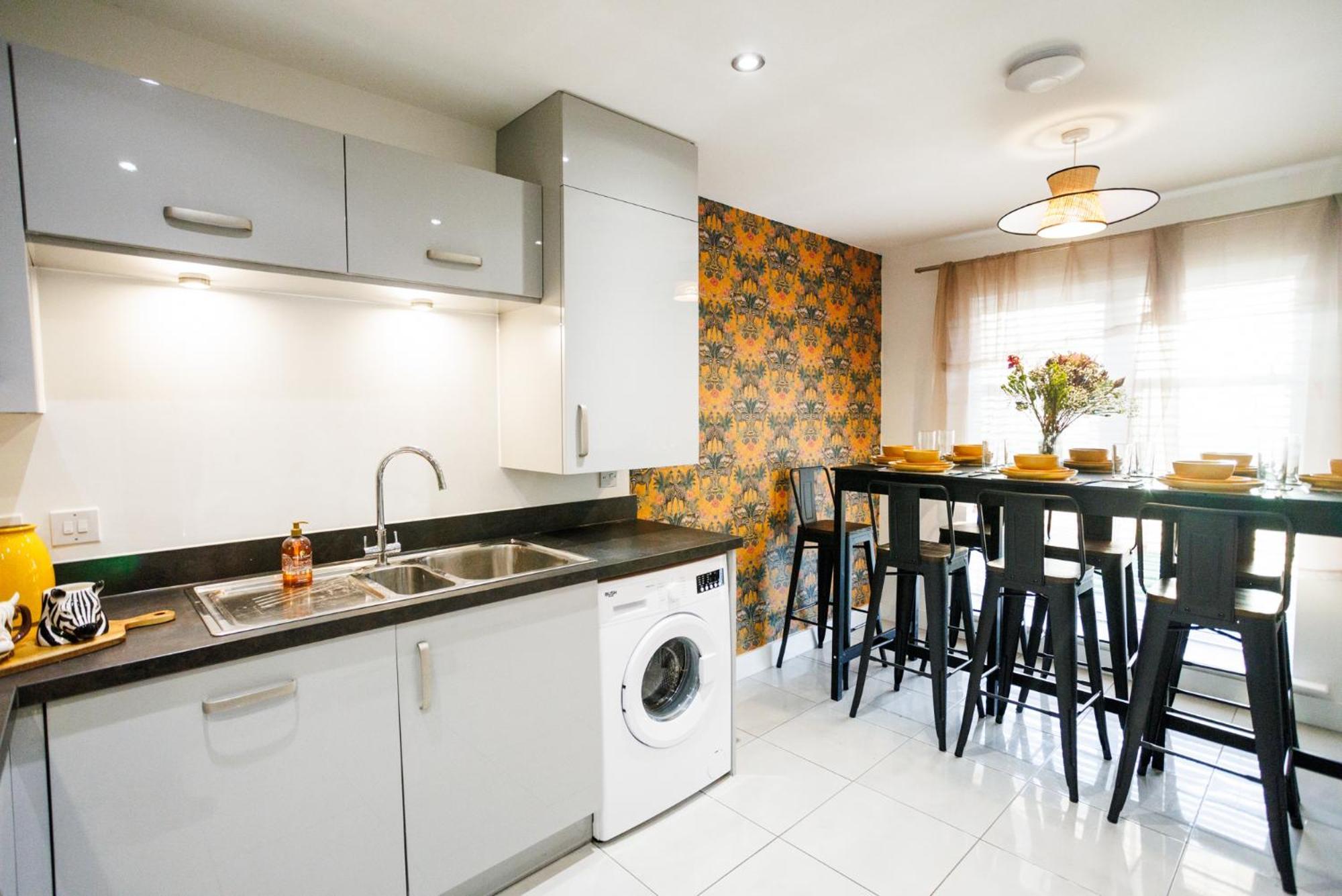 Luxury Celebrity Townhouse Etihad Stadium Coop Live Arena 2 Parking Sleep 10 Manchester