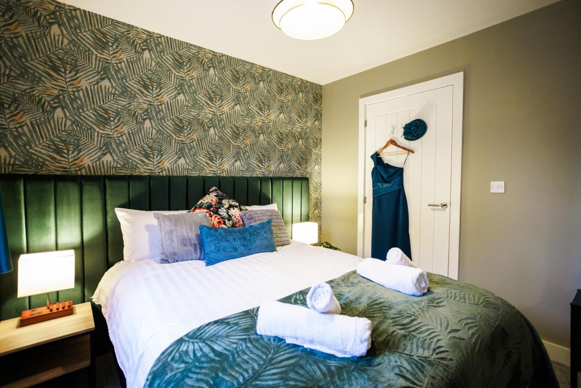 Luxury Celebrity Townhouse Etihad Stadium Coop Live Arena 2 Parking Sleep 10 Holiday home Manchester