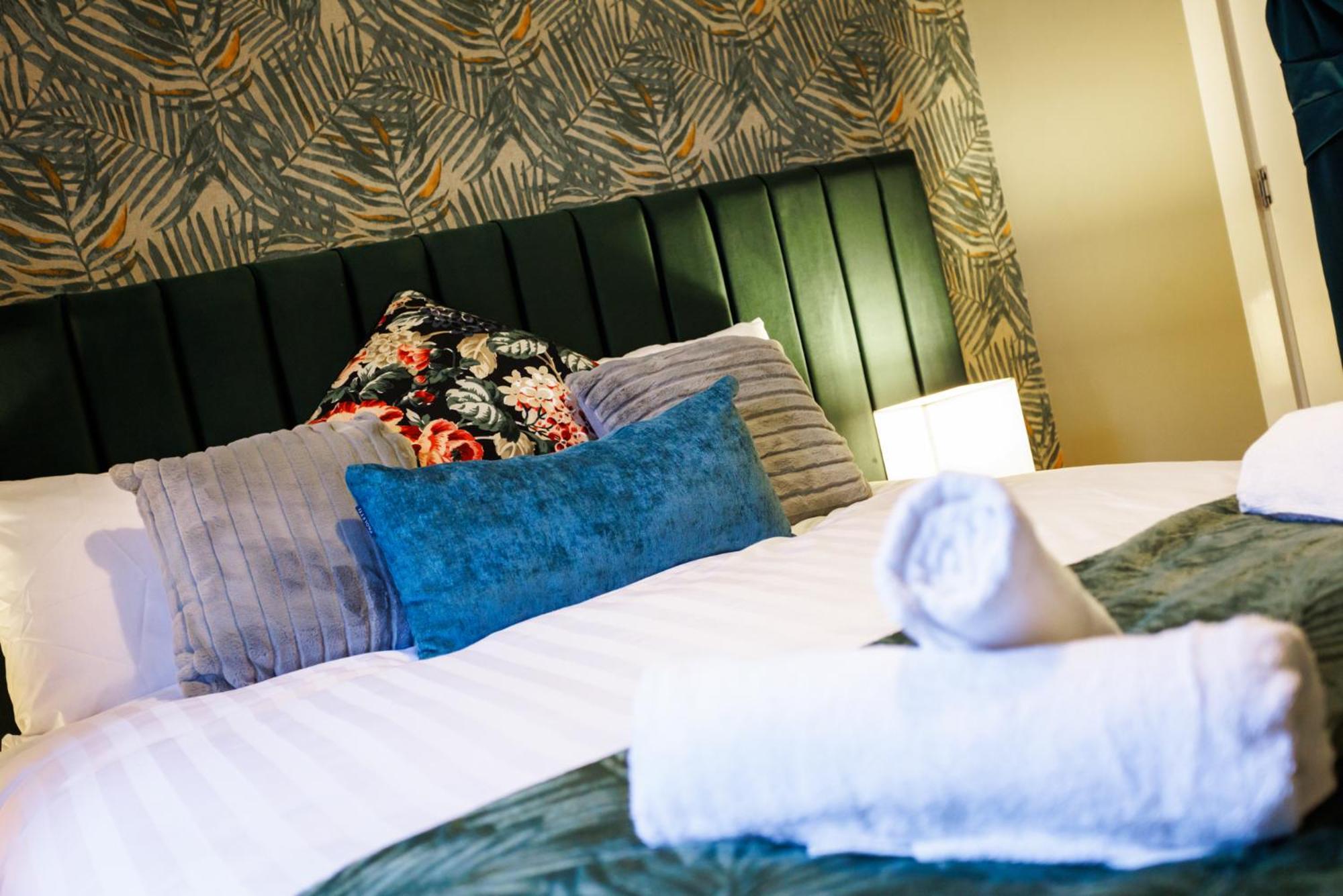 Holiday home Luxury Celebrity Townhouse Etihad Stadium Coop Live Arena 2 Parking Sleep 10 Manchester
