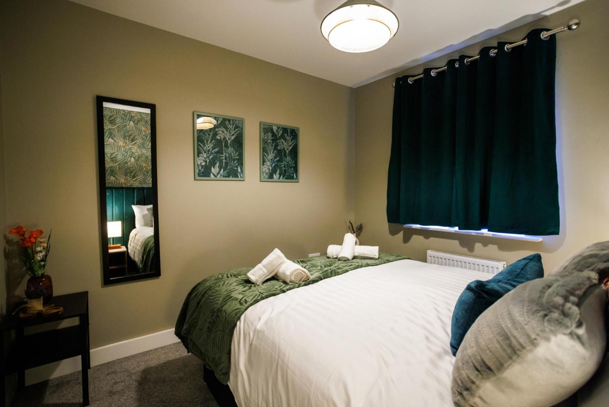 Luxury Celebrity Townhouse Etihad Stadium Coop Live Arena 2 Parking Sleep 10 Holiday home *