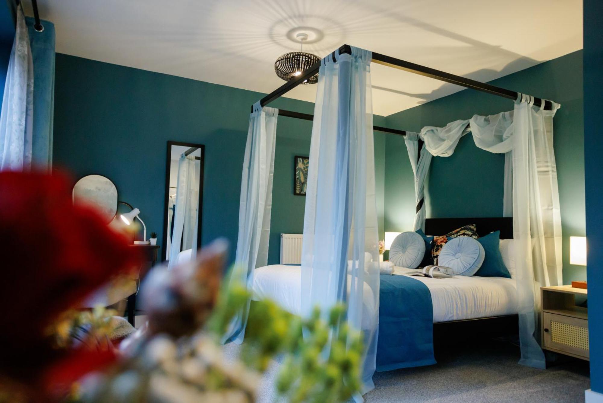 Holiday home Luxury Celebrity Townhouse Etihad Stadium Coop Live Arena 2 Parking Sleep 10 Manchester