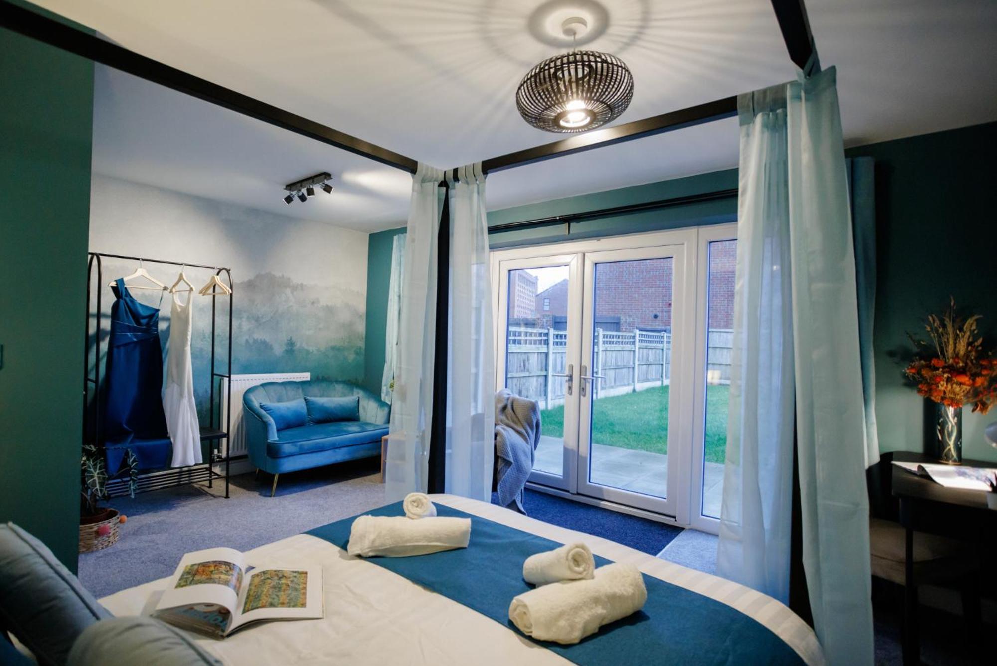 Luxury Celebrity Townhouse Etihad Stadium Coop Live Arena 2 Parking Sleep 10 Holiday home