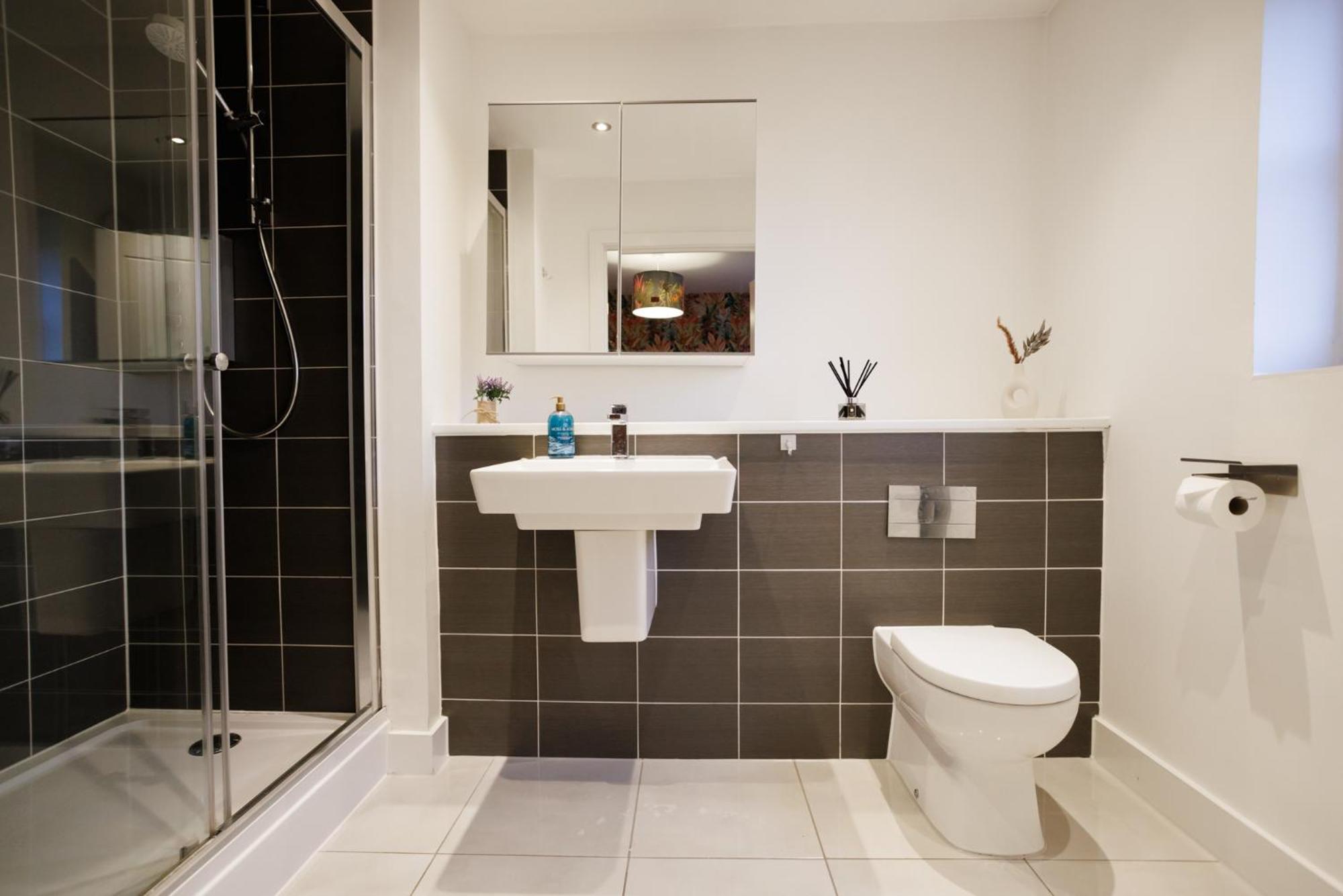 Luxury Celebrity Townhouse Etihad Stadium Coop Live Arena 2 Parking Sleep 10 Holiday home *