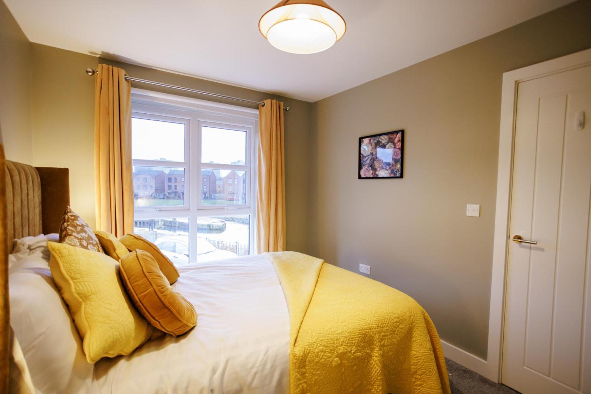Luxury Celebrity Townhouse Etihad Stadium Coop Live Arena 2 Parking Sleep 10 Holiday home Manchester
