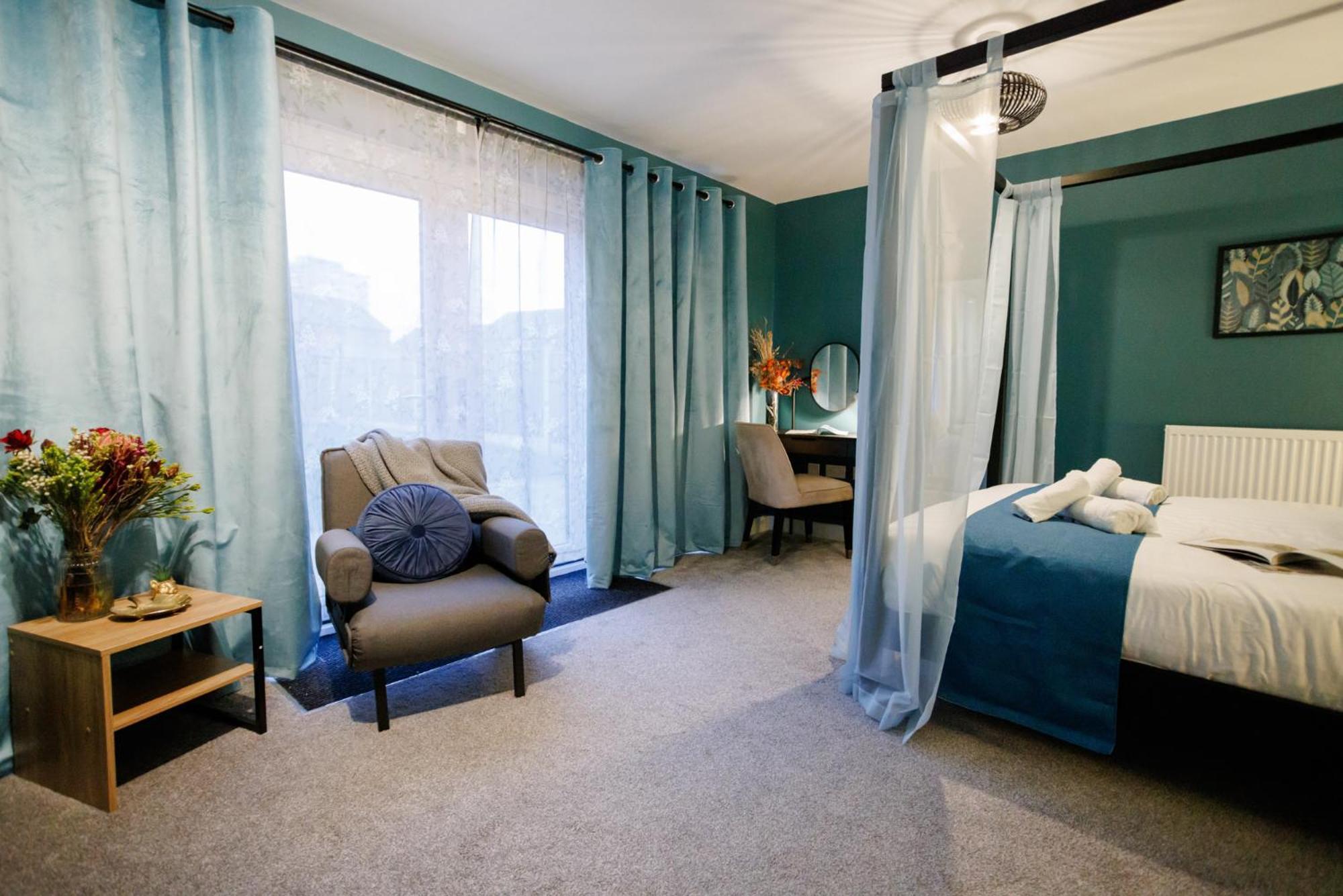 Holiday home Luxury Celebrity Townhouse Etihad Stadium Coop Live Arena 2 Parking Sleep 10 Manchester