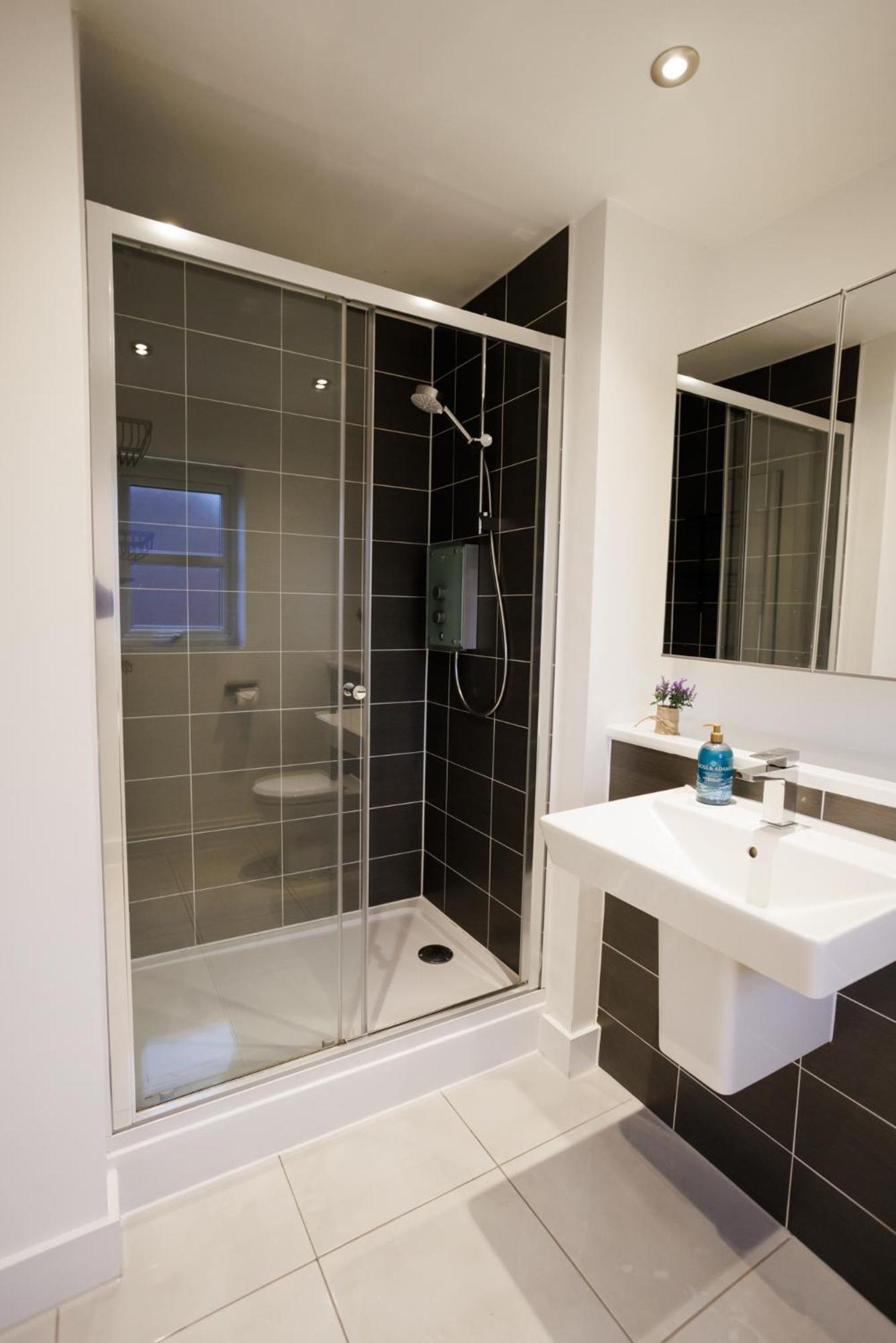 Luxury Celebrity Townhouse Etihad Stadium Coop Live Arena 2 Parking Sleep 10 Holiday home Manchester